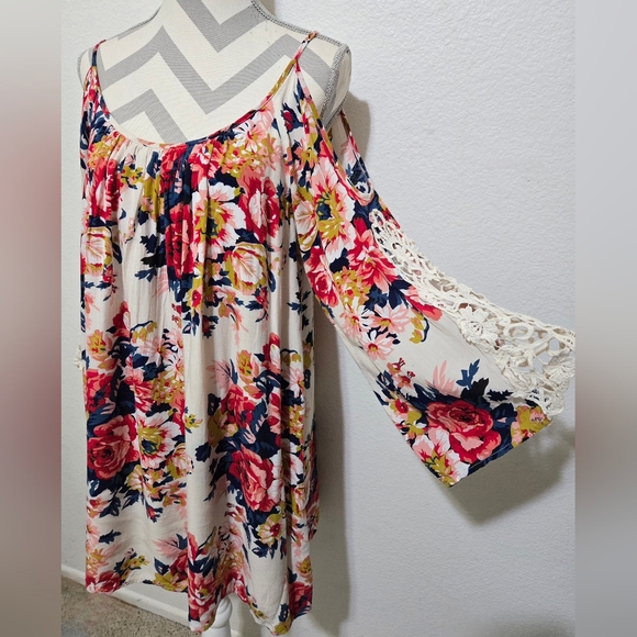 UMGEE Ivory Floral Print Cold Shoulder Tunic Blouse Lace Trim Bell Sleeve Medium - Picture 1 of 11
